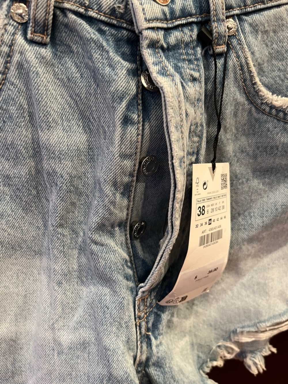 Zara Light Wash Distressed Denim Shorts - Women Size 6 - Picture 6 of 6